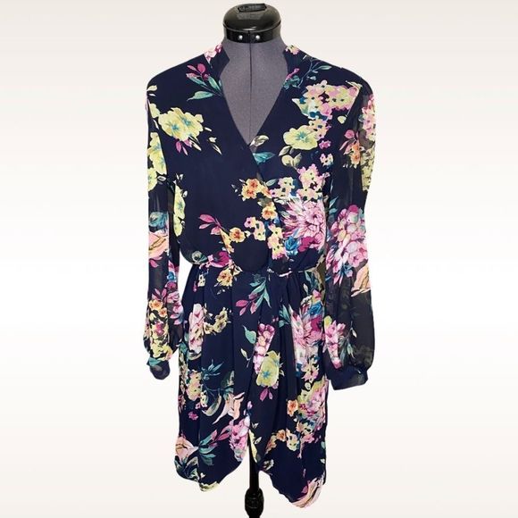 Tobi Floral Mini V Neck Curved Hem Split Middle Hem Mini Dress Fitted - Picture 2 of 5